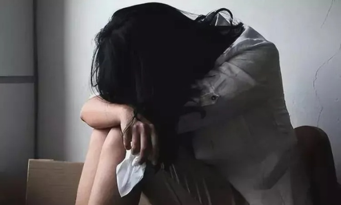 爱与自由的悲剧，女大学生因恋爱被家人送入戒网瘾学校